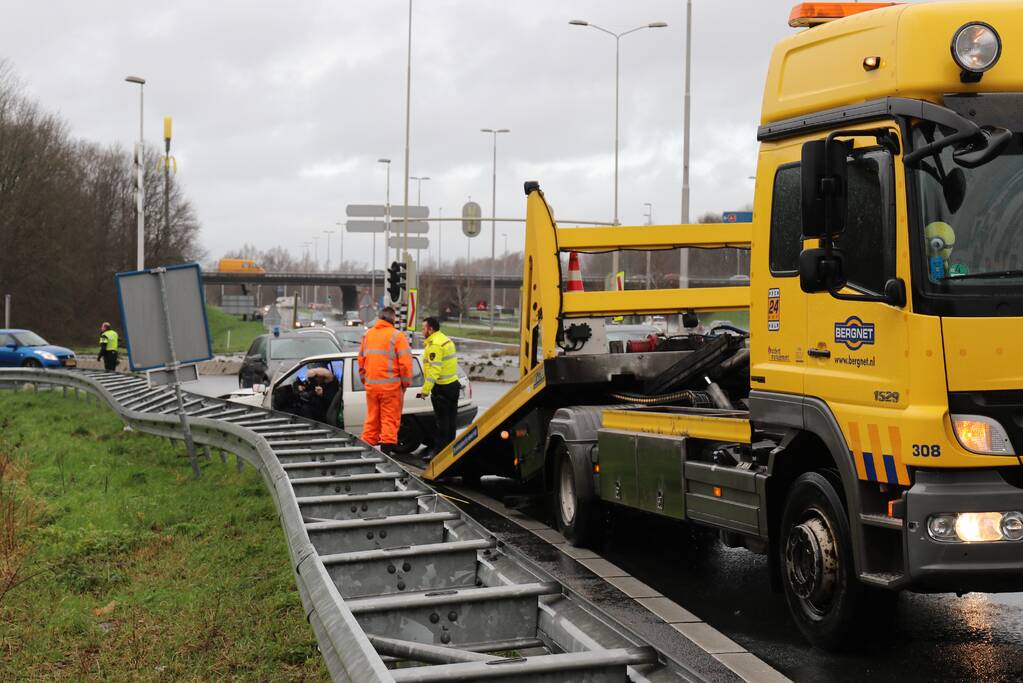 Opnieuw auto beschadigd na botsing in gevaarlijke bocht