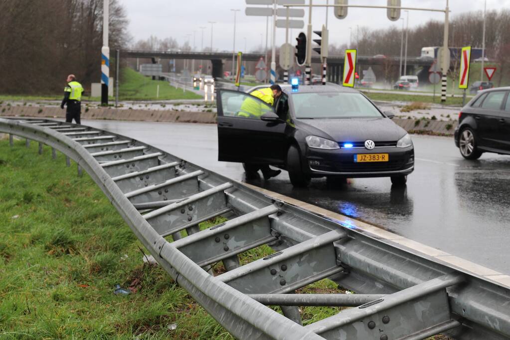 Opnieuw auto beschadigd na botsing in gevaarlijke bocht
