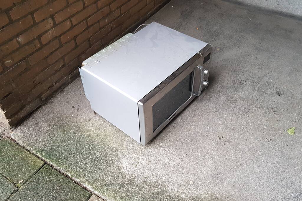 Combimagnetron vliegt in brand tijdens het bakken