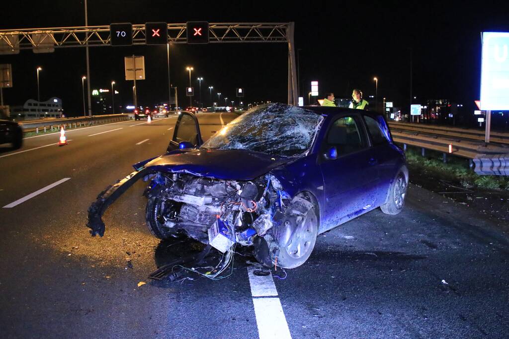 Bestuurder zwaargewond na frontale botsing op rimob