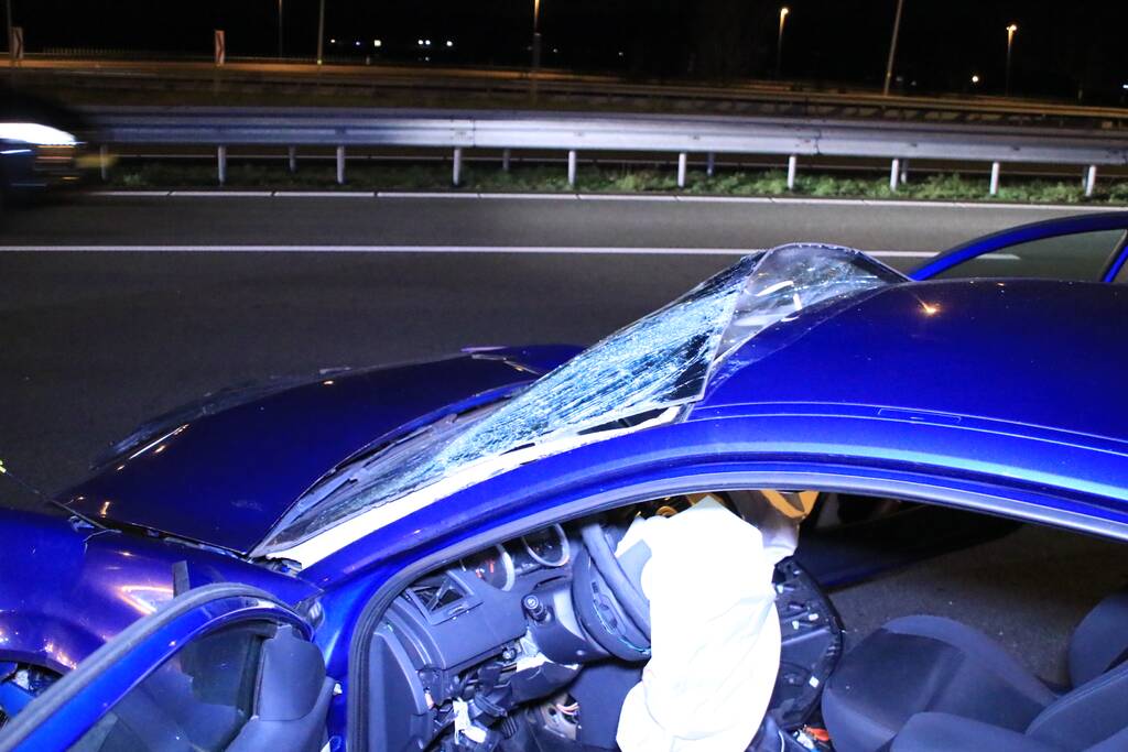 Bestuurder zwaargewond na frontale botsing op rimob