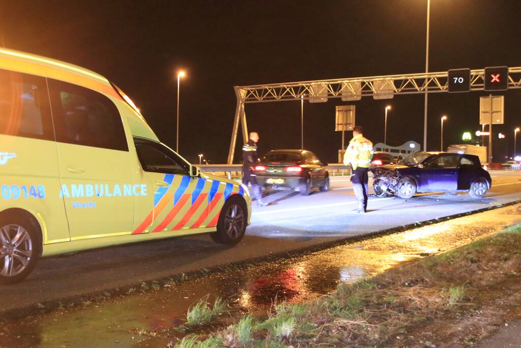 Bestuurder zwaargewond na frontale botsing op rimob