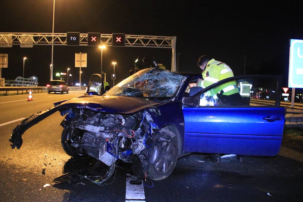 Bestuurder zwaargewond na frontale botsing op rimob