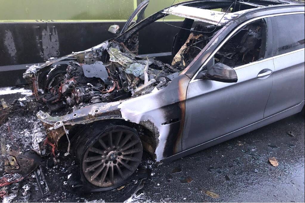Auto gaat in vlammen op