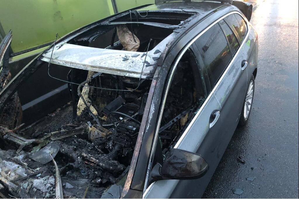 Auto gaat in vlammen op