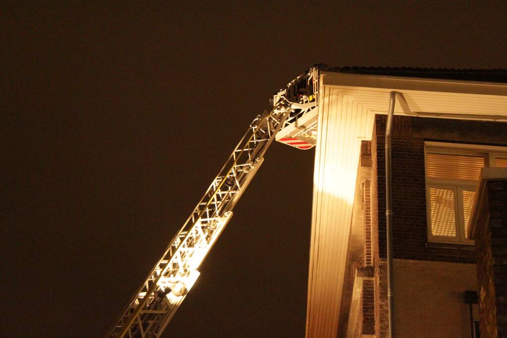 Dakpannen waaien van dak