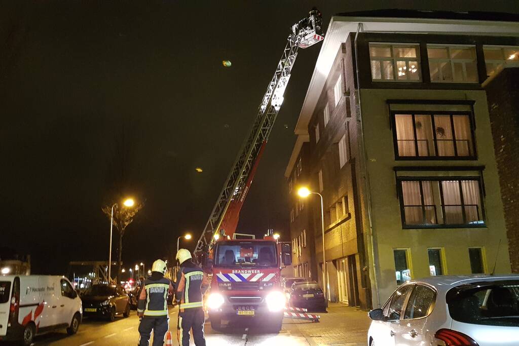 Dakpannen waaien van dak