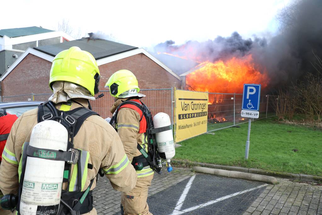 Uitslaande brand in slooppand