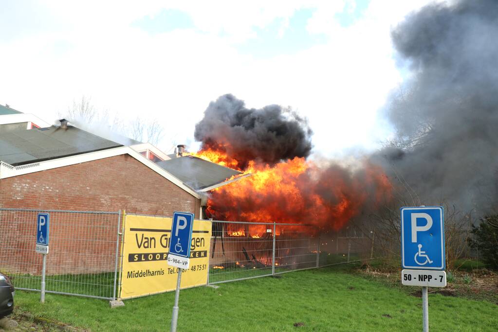 Uitslaande brand in slooppand