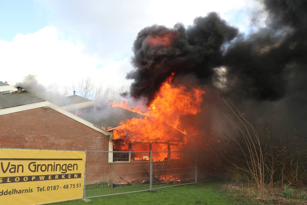 Uitslaande brand in slooppand