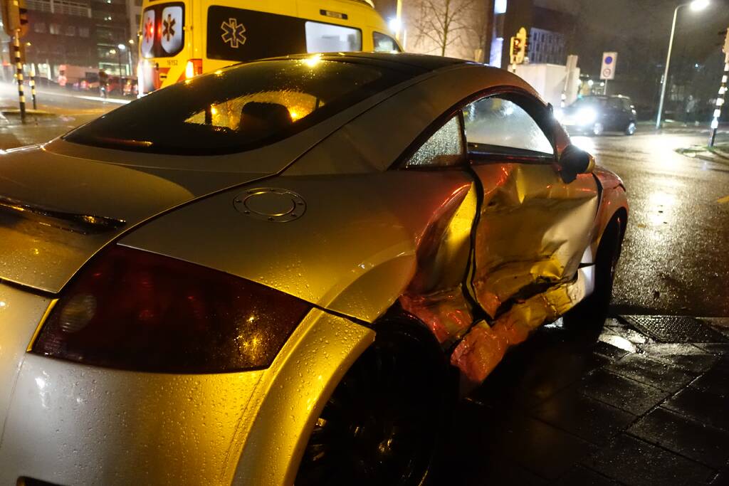 Forse schade na aanrijding met drie personenauto's
