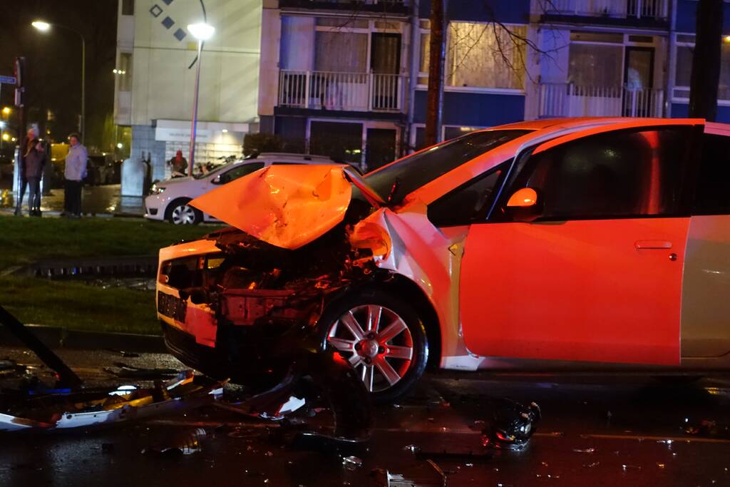 Forse schade na aanrijding met drie personenauto's