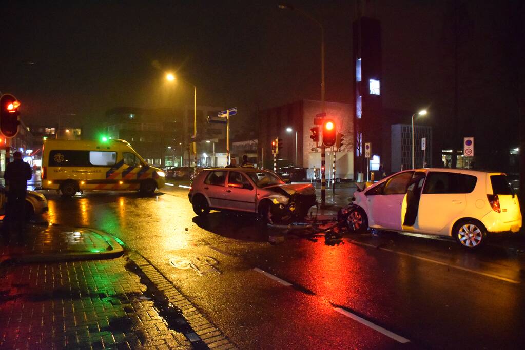 Forse schade na aanrijding met drie personenauto's