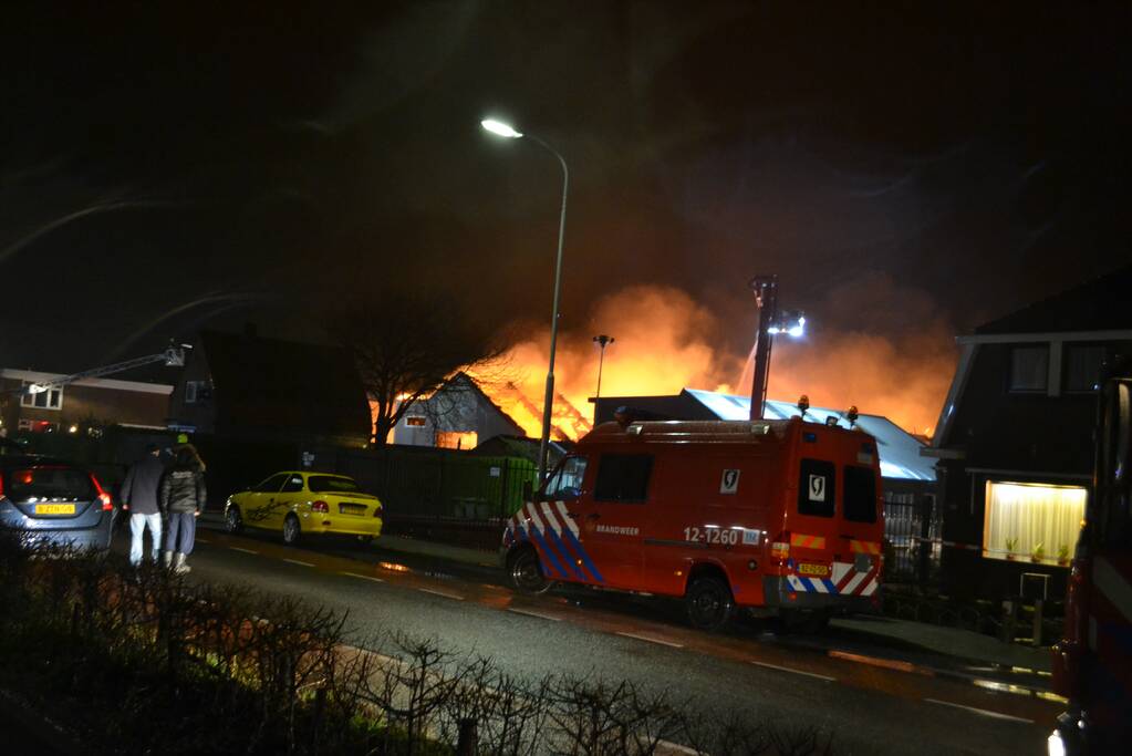 Grote brand in autobedrijf