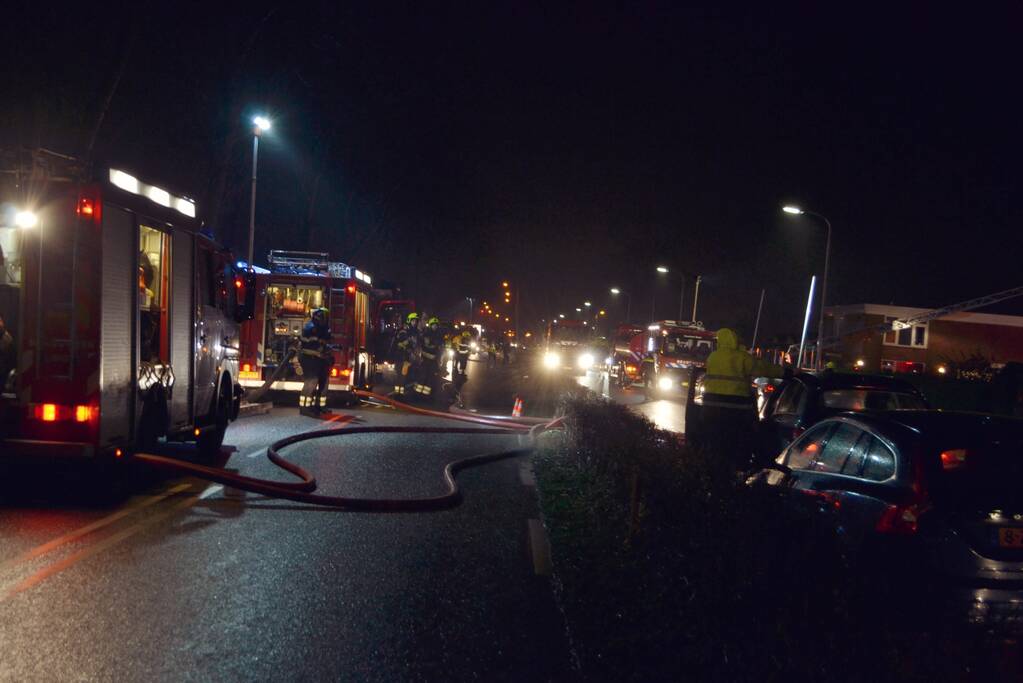 Grote brand in autobedrijf