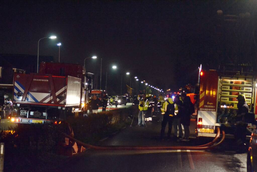 Grote brand in autobedrijf