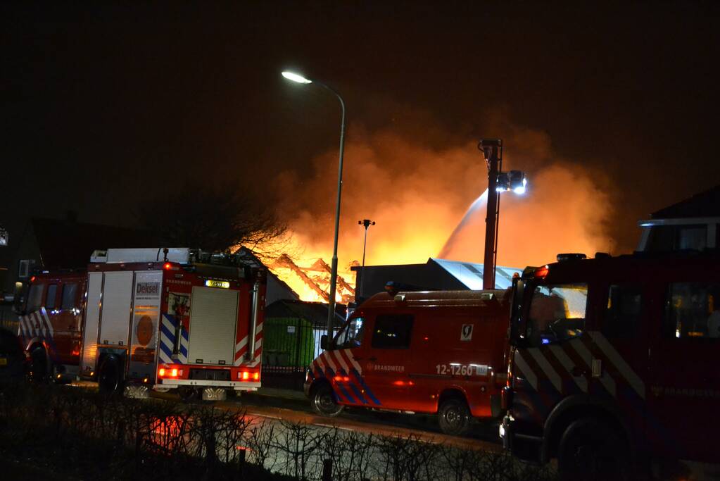 Grote brand in autobedrijf