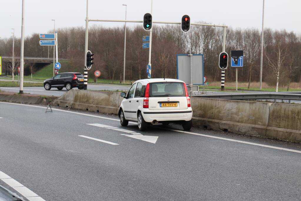 Auto vliegt uit de beruchte bocht