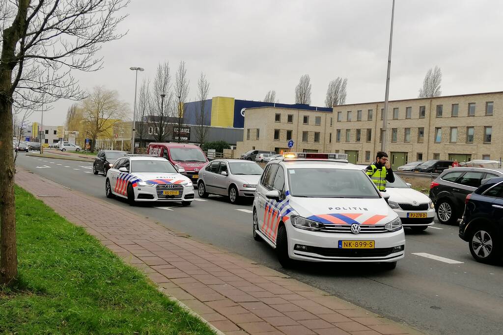 Schade bij kop-staart botsing voor stoplicht
