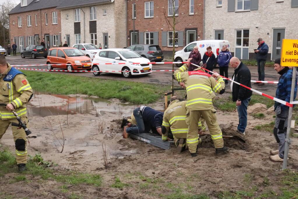 Jongen komt vast te zitten in drijfzand