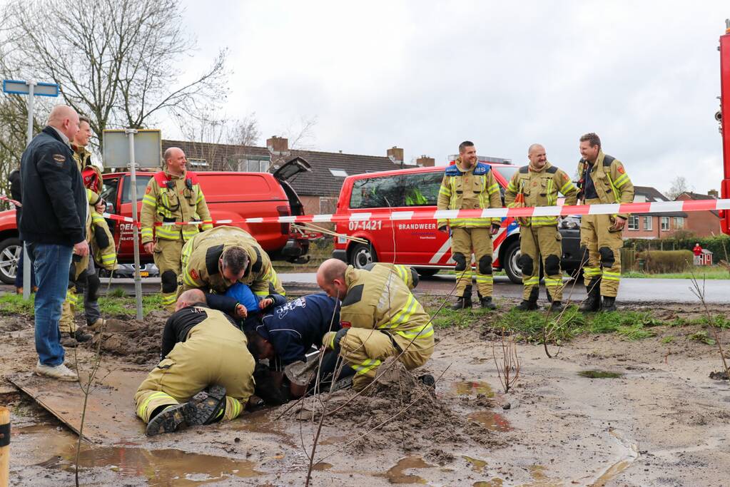 Jongen komt vast te zitten in drijfzand