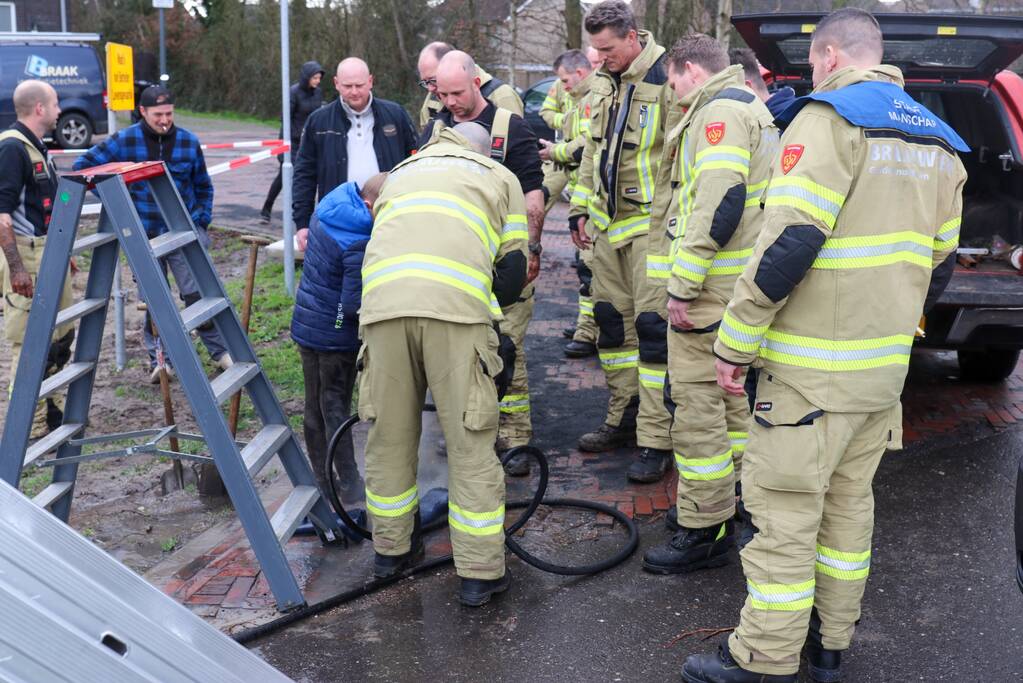 Jongen komt vast te zitten in drijfzand