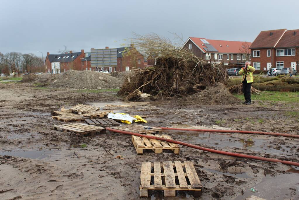 Brandweer bevrijdt jongen uit drijfzand
