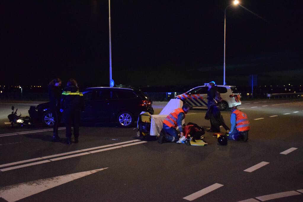 Brommerrijder gewond na aanrijding