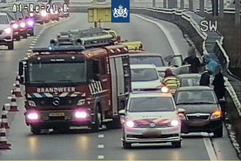 Rijstroken dicht na ongeluk met meerdere voertuigen