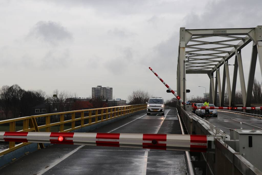 Verkeerschaos door defecte slagboom Algerabrug