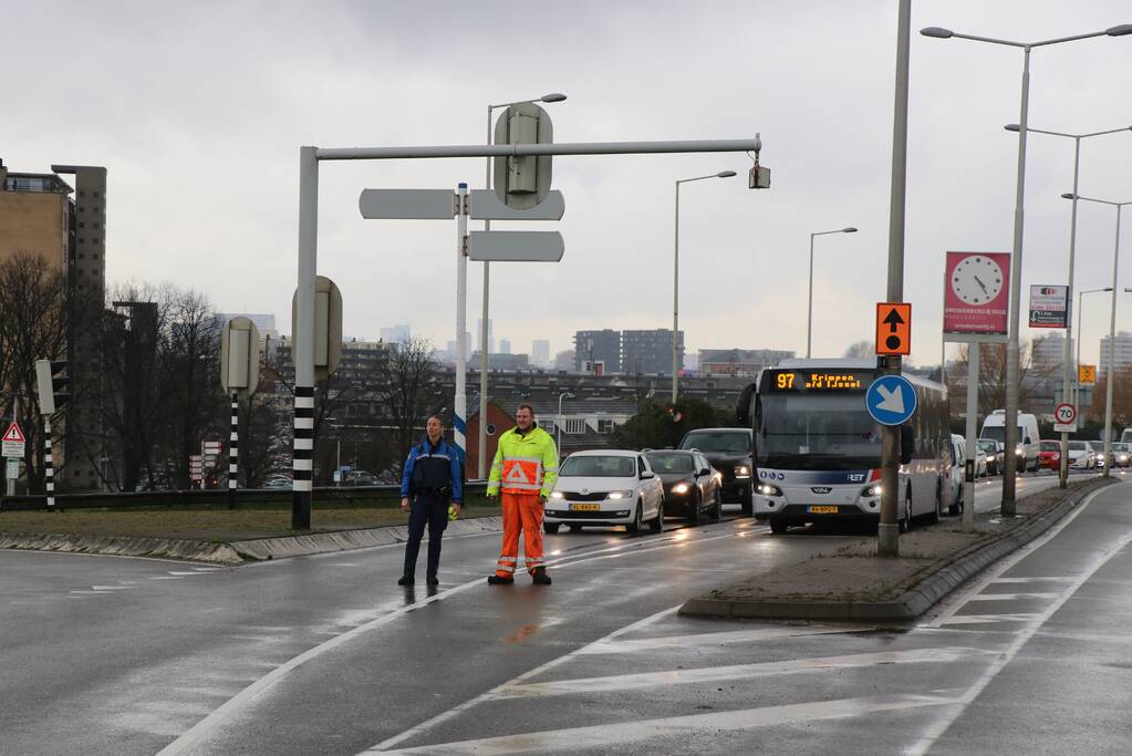Verkeerschaos door defecte slagboom Algerabrug