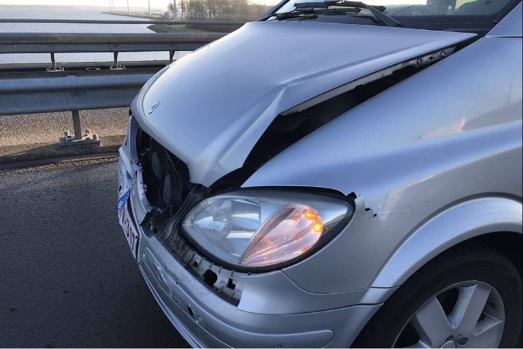 Auto's botsen op Volkerakbrug