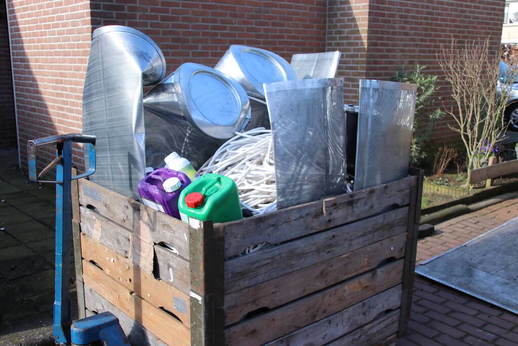 Aanhoudingen bij aangetroffen hennepkwekerijen