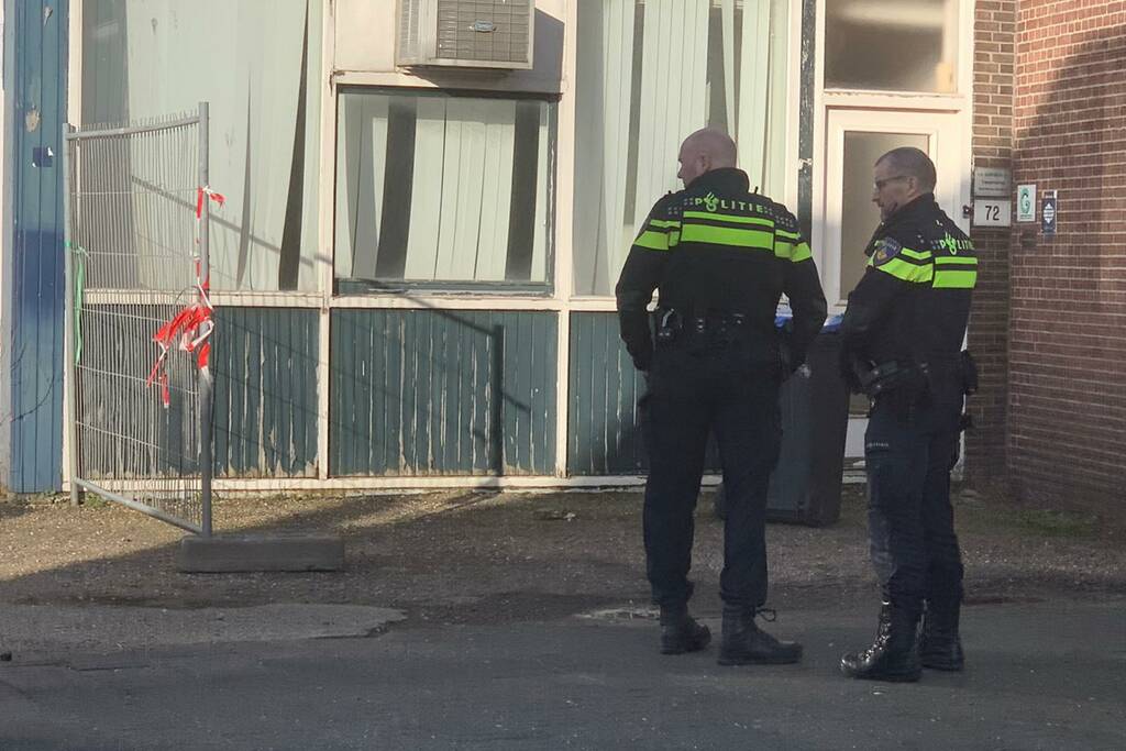 Politie doet inval in oude timmerfabriek
