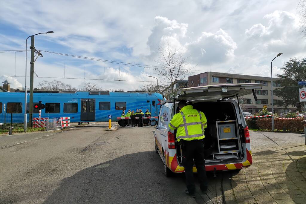 Geen treinverkeer door aanrijding op spoorwegovergang
