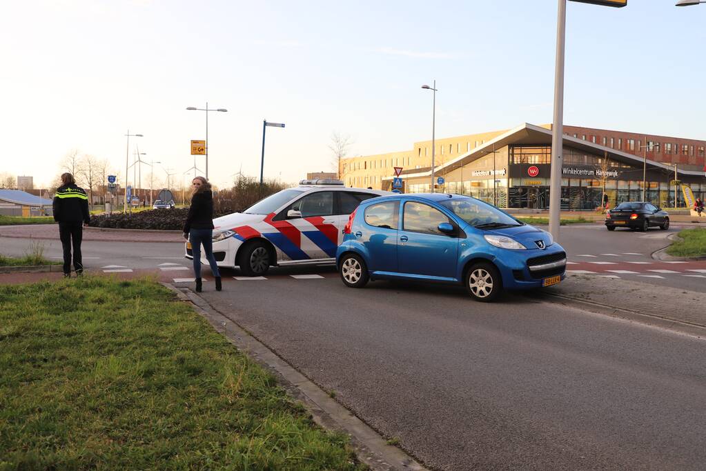 Persoon gewond aanrijding op rotonde