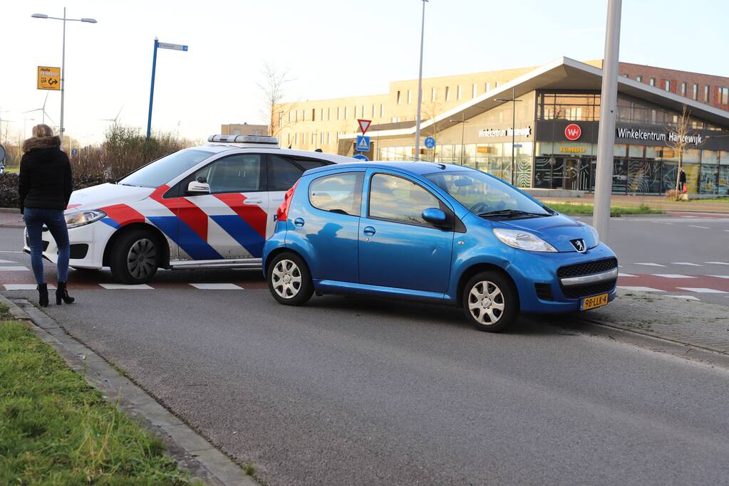 Persoon gewond aanrijding op rotonde