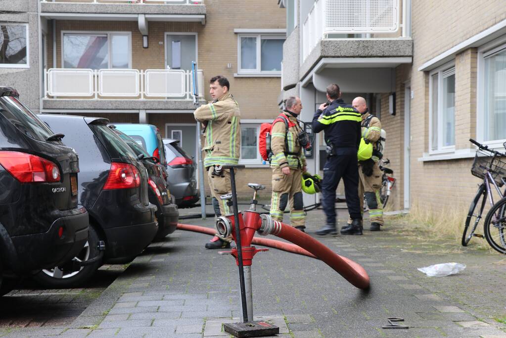 Vrouw uit woning gered bij uitslaande brand in Oosterflank