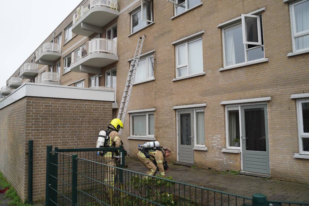 Vrouw uit woning gered bij uitslaande brand in Oosterflank