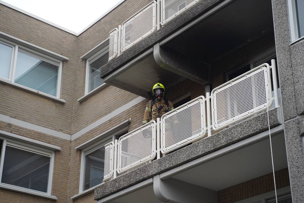 Vrouw uit woning gered bij uitslaande brand in Oosterflank