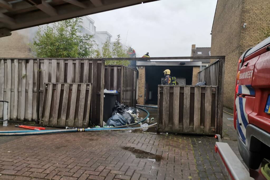 Veel rook bij uitslaande woningbrand