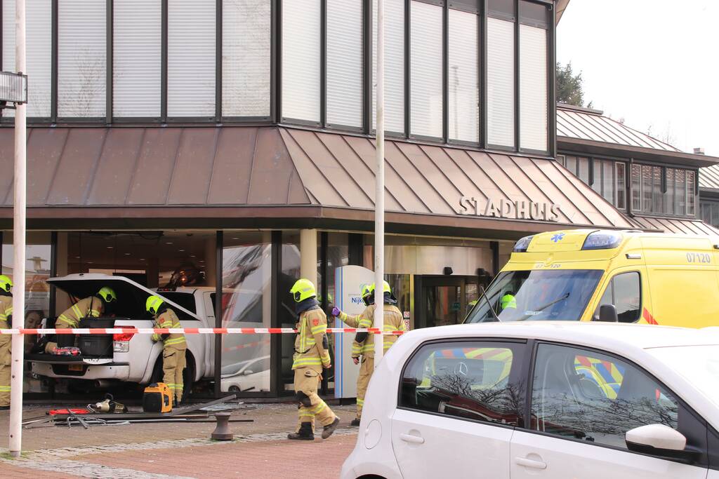 Pick-up wagen ramt pui gemeentehuis
