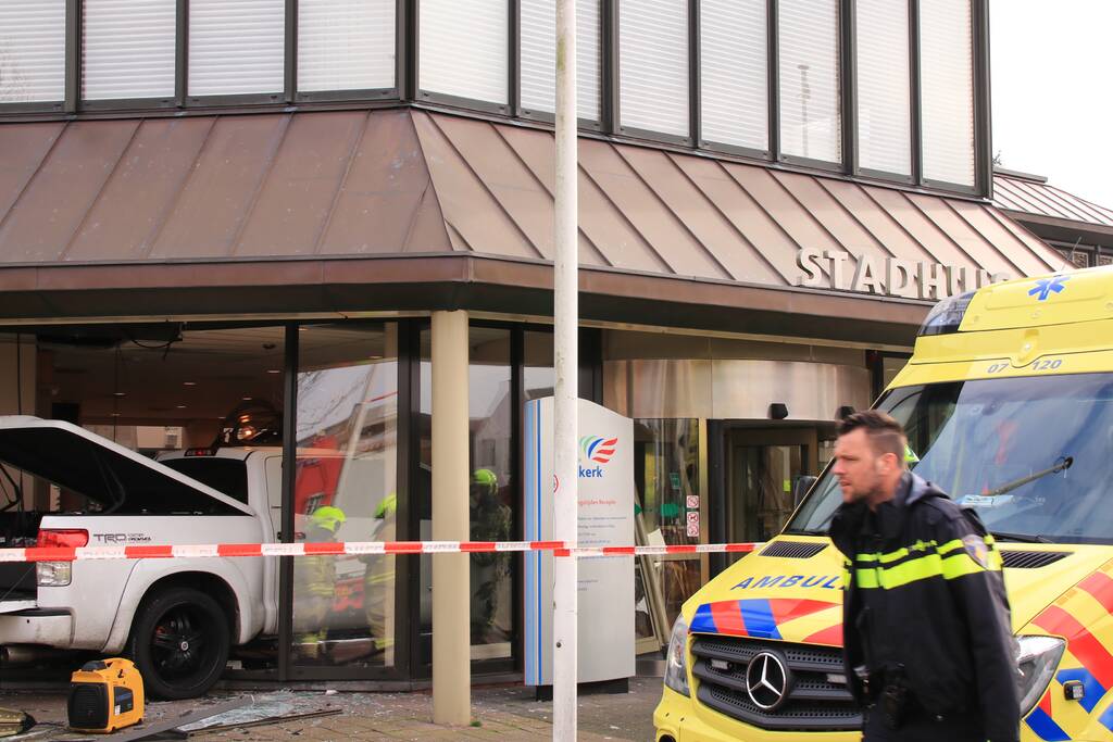 Pick-up wagen ramt pui gemeentehuis