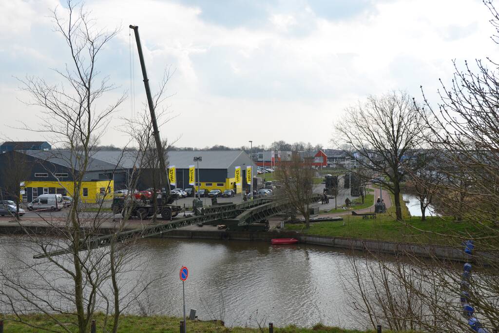 Leger oefent met bouw van een tijdelijke Elfstedenbrug