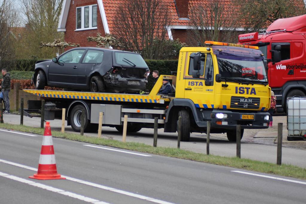 Forse schade na kop-staart aanrijding met meerdere auto's