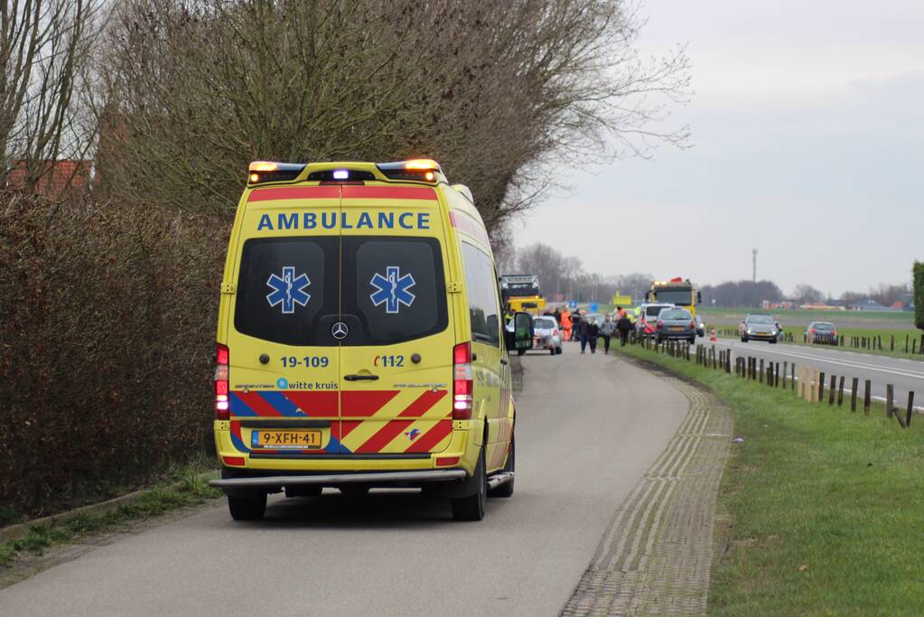 Forse schade na kop-staart aanrijding met meerdere auto's