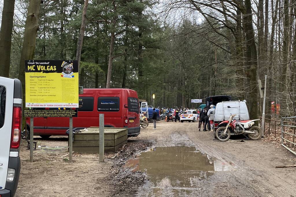 Jonge motorcrosser zwaargewond na val tijdens wedstrijd