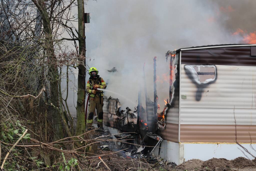 Chalet en schuur verwoest door uitslaande brand