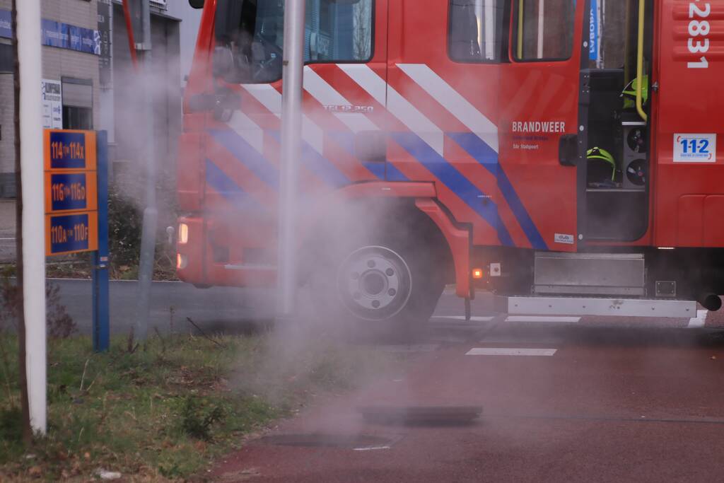 Brandweer opgeroepen voor stoom uit riool