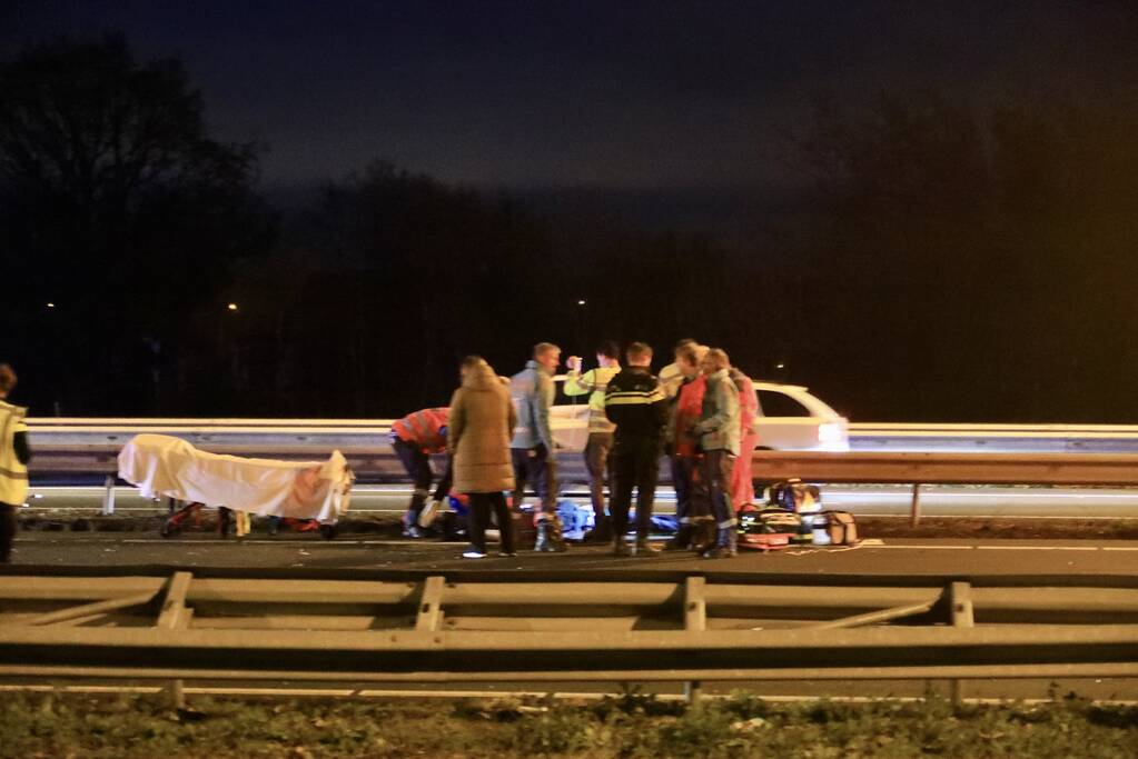 Gewonden bij crash tegen vangrails